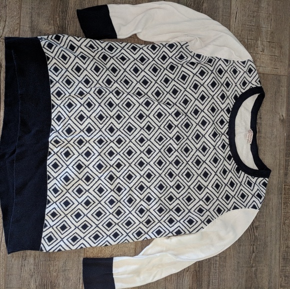 Darling Oversized Sweater 😍 - Picture 3 of 5